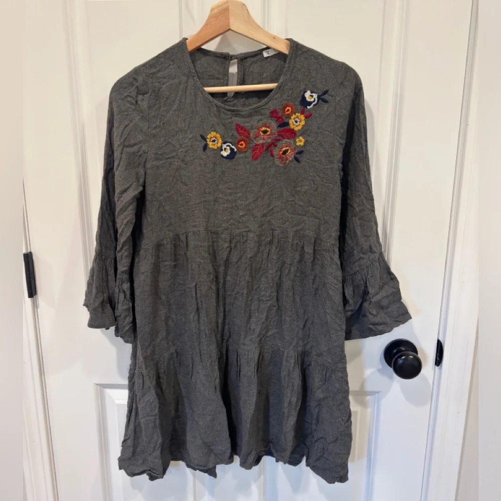 Pull & Bear Flower Embroidered Grey Dress - Picture 1 of 3